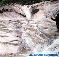 龍が昇天した伝説の滝へ「聞慶・大耶山の龍墜渓谷」