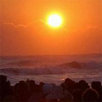 東海岸の荘厳な日の出と共に新年を