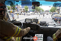 サイレン鳴ってもお構いなし、消防車に道を譲らない韓国人