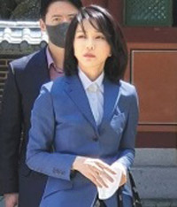 ↳尹大統領夫人のお出かけ服「フルスカート」は今季注目のアイテムだった