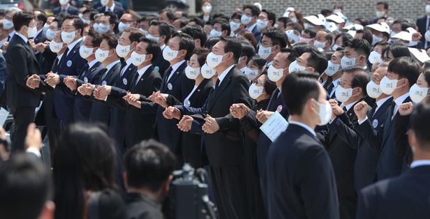 尹大統領5・18記念式出席に李在明氏「国民の力は虐殺勢力の末裔」