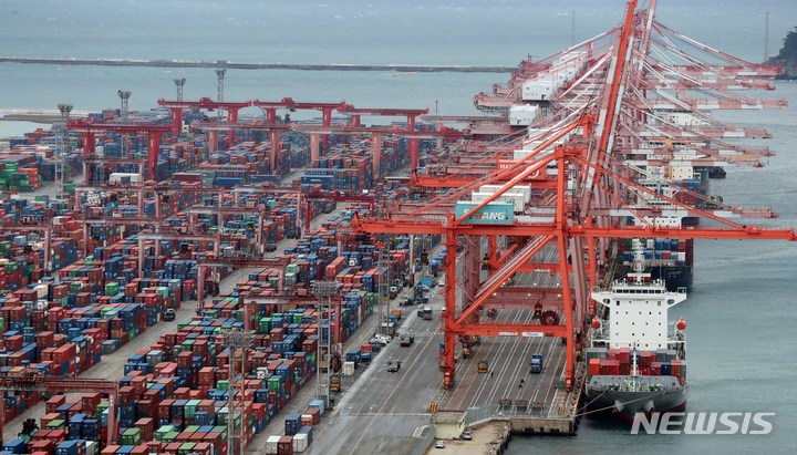 韓国の貿易赤字、年初来100億ドル…経済成長を支えてきた輸出も苦境