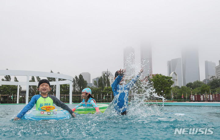 漢江公園プール、3年ぶりに開放