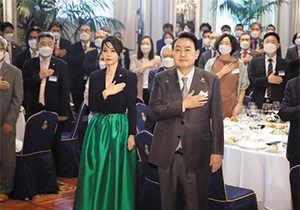 ▲スペイン在住韓国人との夕食会に出席した尹大統領夫妻。／NEWSIS