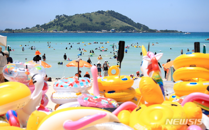 済州島内12の指定海水浴場、一斉にオープン