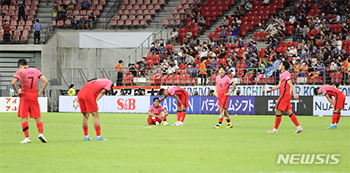史上初のアベック優勝に日本ファンはお祭り騒ぎ…韓国ファンは激怒＝E-1選手権