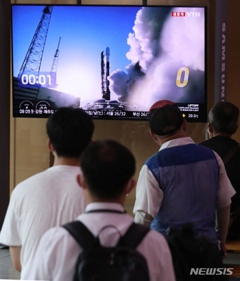 韓国初の月軌道衛星「タヌリ」打ち上げ
