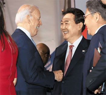 尹大統領が国際社会で低開発国向けに1億ドル供与を約束、韓国国会で野党が「吹っ飛ばしたら赤っ恥」→「バイデンは赤っ恥」に歪曲