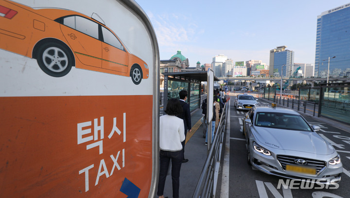 ソウル市タクシー基本料金4800ウォンに引き上げ　常任委通過