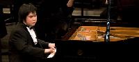 世界の聴衆を魅了した日本の全盲ピアニスト