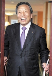 マルハン会長「稼いだ金は全て韓日のために」-Chosun online 朝鮮日報