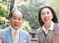 故・田内千鶴子さんの息子で崇実共生福祉財団名誉会長の尹基さんと、孫娘で同財団常務理事のユン・ロクさんは「母の愛をたたえ、韓日両国の民間団体が共同で『国連世界孤児の日』の制定を求める運動に着手した」と語った。／写真＝李泰勲記者