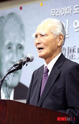 村山元首相、ソウルで討論会に出席