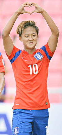 サッカー：U16イ・スンウは「第2のマラドーナ」