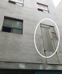 トイレに行こうとドアを開けたら大けが、恐怖のカラオケ店　／釜山