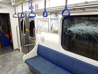 地下鉄電車が線路内で換気口と衝突、乗客3人けが　／釜山