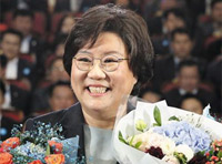 「正しい政党」新代表に李恵薫氏