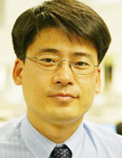 【コラム】学生運動主導者が牛耳る韓国大統領府