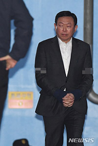 法廷拘束された韓国ロッテ・辛東彬会長