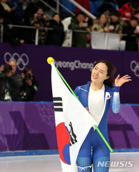 太極旗を掲げる李相花