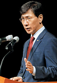 MeToo支持した安熙正忠清南道知事、性的暴行発覚で辞任