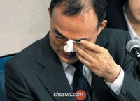 「兄弟福祉院」事件、韓国検察総長が涙の謝罪