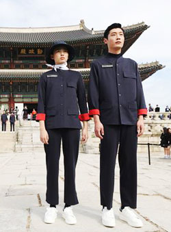 景福宮にどうして 人民服 が 宮闕職員の新勤務服が論争に Chosun Online 朝鮮日報