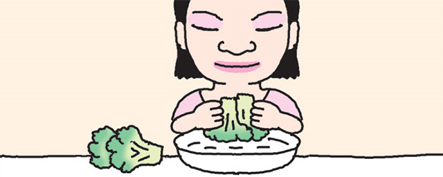 ブロッコリーは洗う前に逆さに水につけて