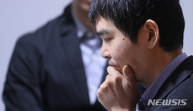 AIとの対極に臨む李世ドル