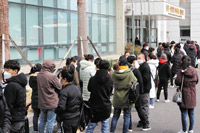 「コロナが怖い」…済州島の違法滞在外国人たちが出国手続きに長蛇の列