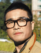 性的暴行疑惑の歌手キム・ゴンモを送検＝ソウル江南署