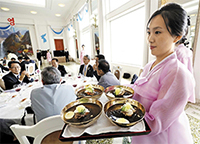 「冷麺を食う時は見みるからに怪しかった」…玉流館の料理長まで文大統領を嘲笑