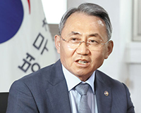 徴兵：「今や志願制を考えてみるべき時期になった」