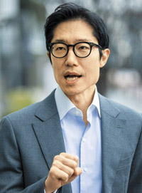 「注意しろ、文大統領がファンドマネジャーとしてデビューしたぞ」