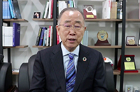潘基文・元国連事務総長「反人権的なビラ禁止法に惨憺たる思い」