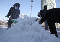 遅すぎる除雪に批判殺到、ソウル市の釈明は「気象庁の予報より雪が多かった」