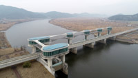 ▲栄山江の竹山堰／キム・ヨングン記者 
