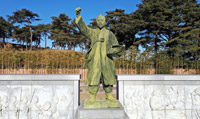 チョン・ボンジュン将軍像、「親日芸術家の作品」論争で撤去