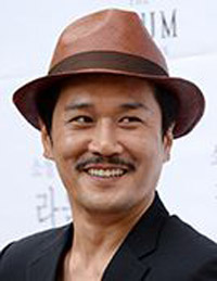 歌手JKキム・ドンウク、政府批判を理由に音楽番組降板