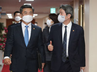 韓米訓練延期を主張した李仁栄統一相はなぜ指揮バンカーを訪問したのか