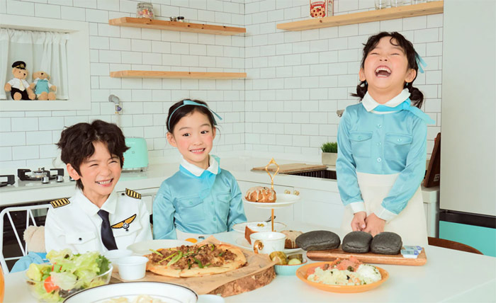 乗組員の制服から機内食まで…売り切れ続出「航空会社グッズ」-Chosun