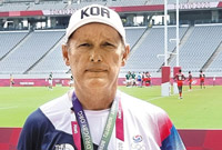 ▲東京オリンピックで取材と撮影に応じたラグビー韓国代表コーチのチャールズ・ロウ氏。／東京＝ヤン・ジヘ記者