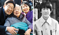 ▲李在明京畿道知事が2017年1月、京畿道城南市のオリエント時計工場前で第19代韓国大統領選挙への出馬宣言式を行い、妻キム・ヘギョンさんとともに母親を抱きかかえている＝左側＝。右側の写真は李知事が1978年野球グローブの工場で少年労働者として働いていた時代の姿。／聯合ニュース 