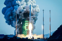 ▲全羅南道高興郡の羅老宇宙センター研究棟から韓国型ロケット「ヌリ号（KSLV-2）が文在寅（ムン・ジェイン）大統領の出席する中で打ち上げられた。21日午後撮影。／NEWSIS 
