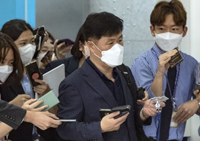 ▲聴取を受けるためソウル中央地検に入る故キム・ムンギ城南都市開発公社開発第1次長／2021年10月、パク・サンフン記者