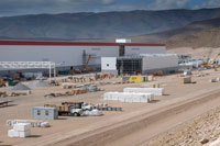 ▲テスラがパナソニックと共同で米ネバダ州に建設するバッテリー工場「ギガファクトリー」／朝鮮日報DB 