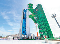 ▲韓国独自の技術で開発された発射体「ヌリ号」。／韓国科学技術情報通信部