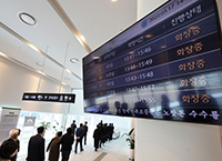 ▲17日午後、京畿道華城市内の咸白山公園墓地にある火葬場。案内版には火葬時間が表示されていた。写真＝NEWSIS