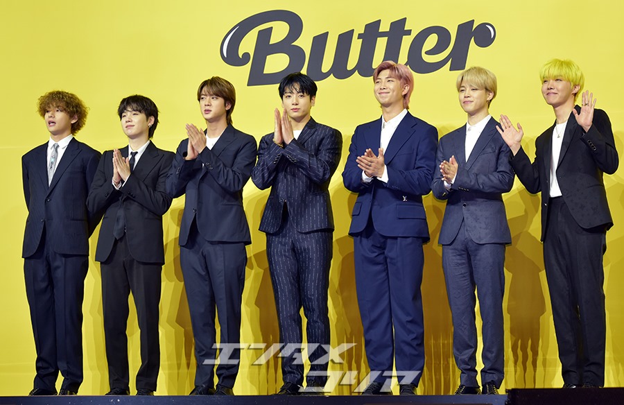 BTSがホワイトハウスに入るや…記者たちは一斉にスマホを取り出した