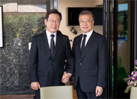 文前大統領、李在明氏批判ツイートへの「いいね」は「誤って押した」